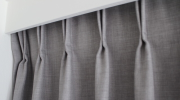 Overgordijnen montage in Westkapelle. 